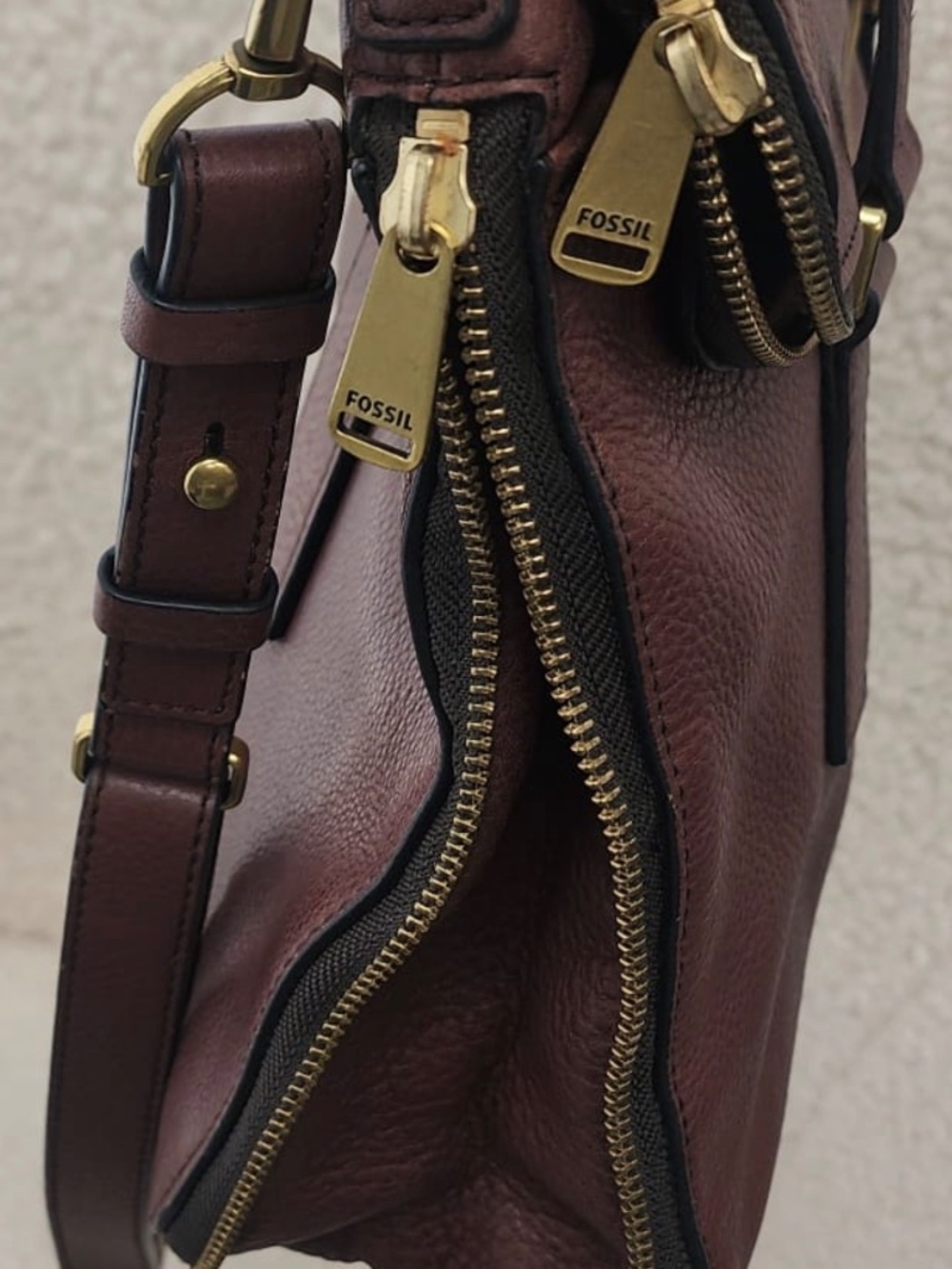 Fossil Expandable Leather Manuscript Messenger bag - Picture 8 of 11